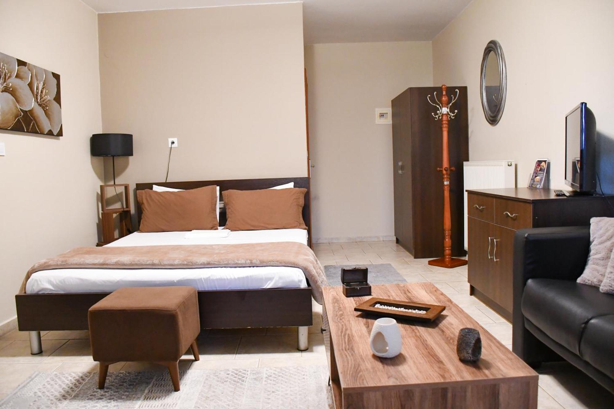 Toula Rooms Ángistron Exteriör bild