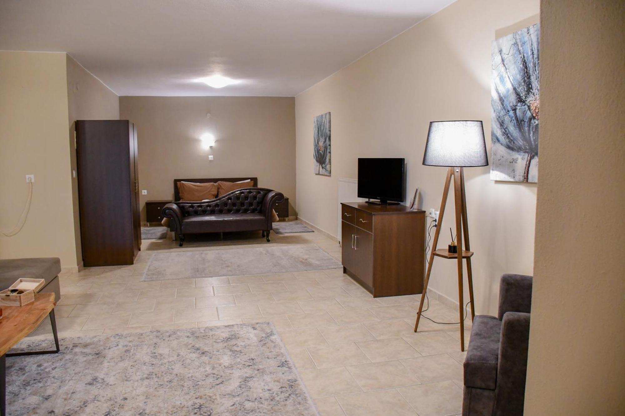 Toula Rooms Ángistron Exteriör bild