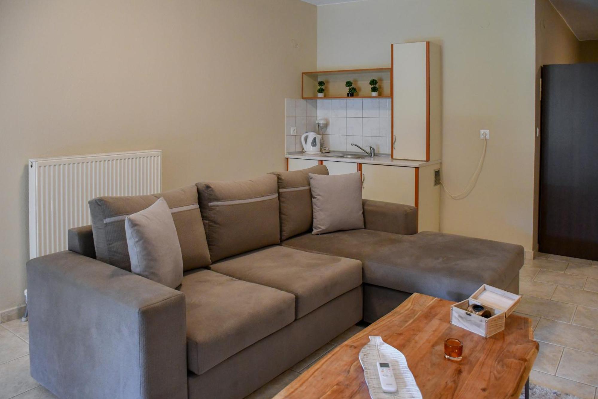 Toula Rooms Ángistron Exteriör bild