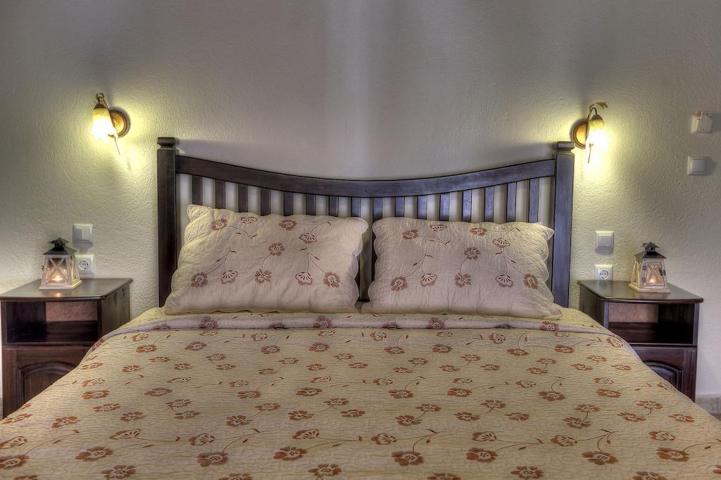 Toula Rooms Ángistron Rum bild