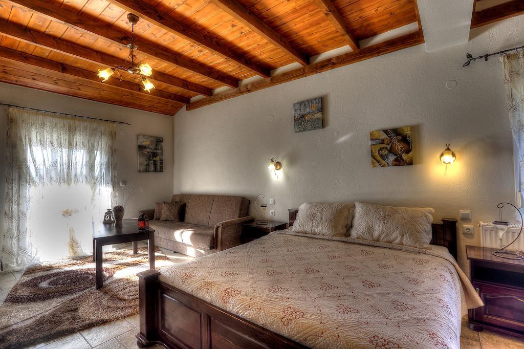 Toula Rooms Ángistron Rum bild